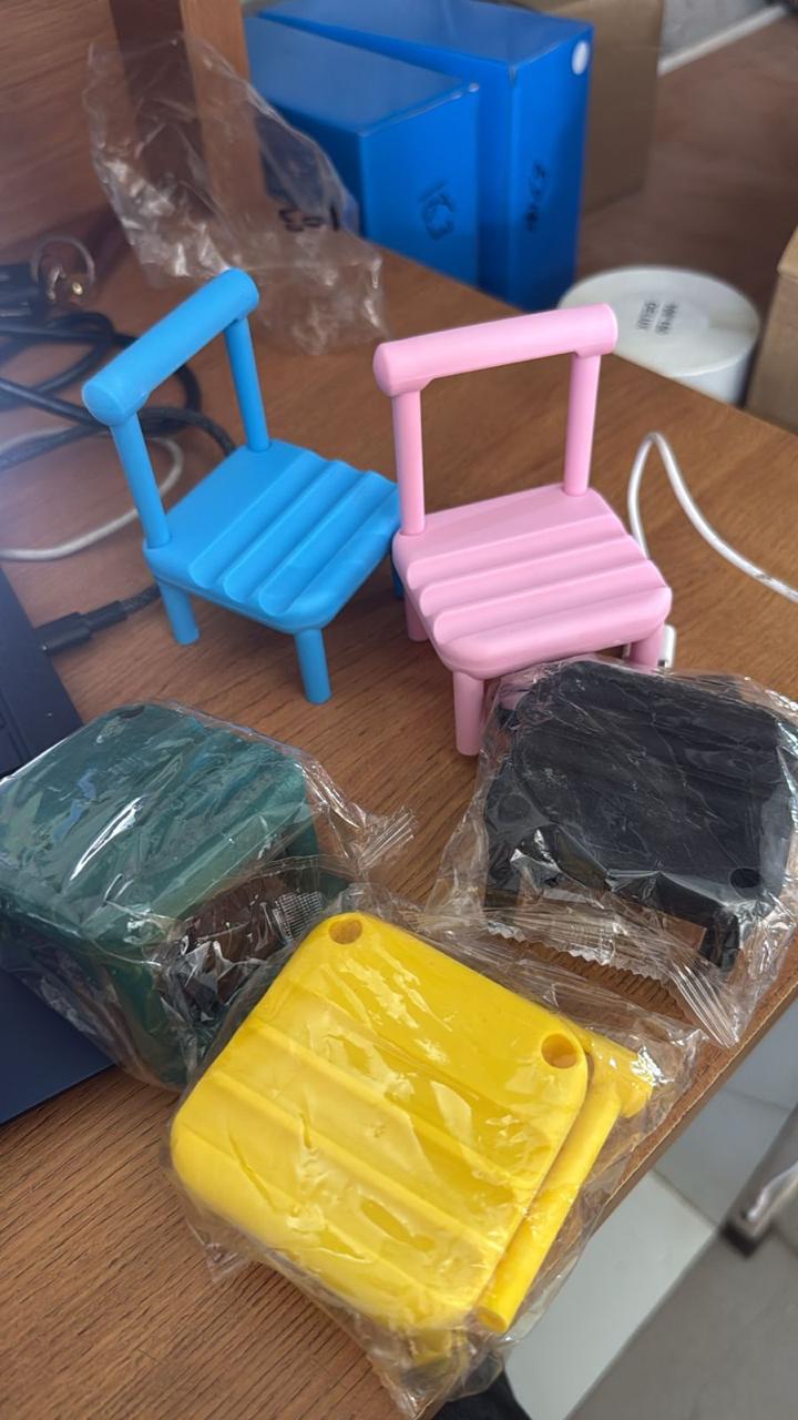 Mini Chair Mobile Stand Holder for Desk & Study Table Use(Color may vary)